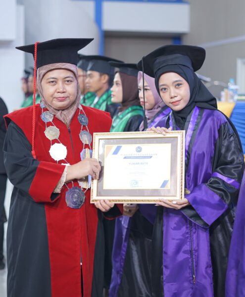 Wisudawan Berprestasi
