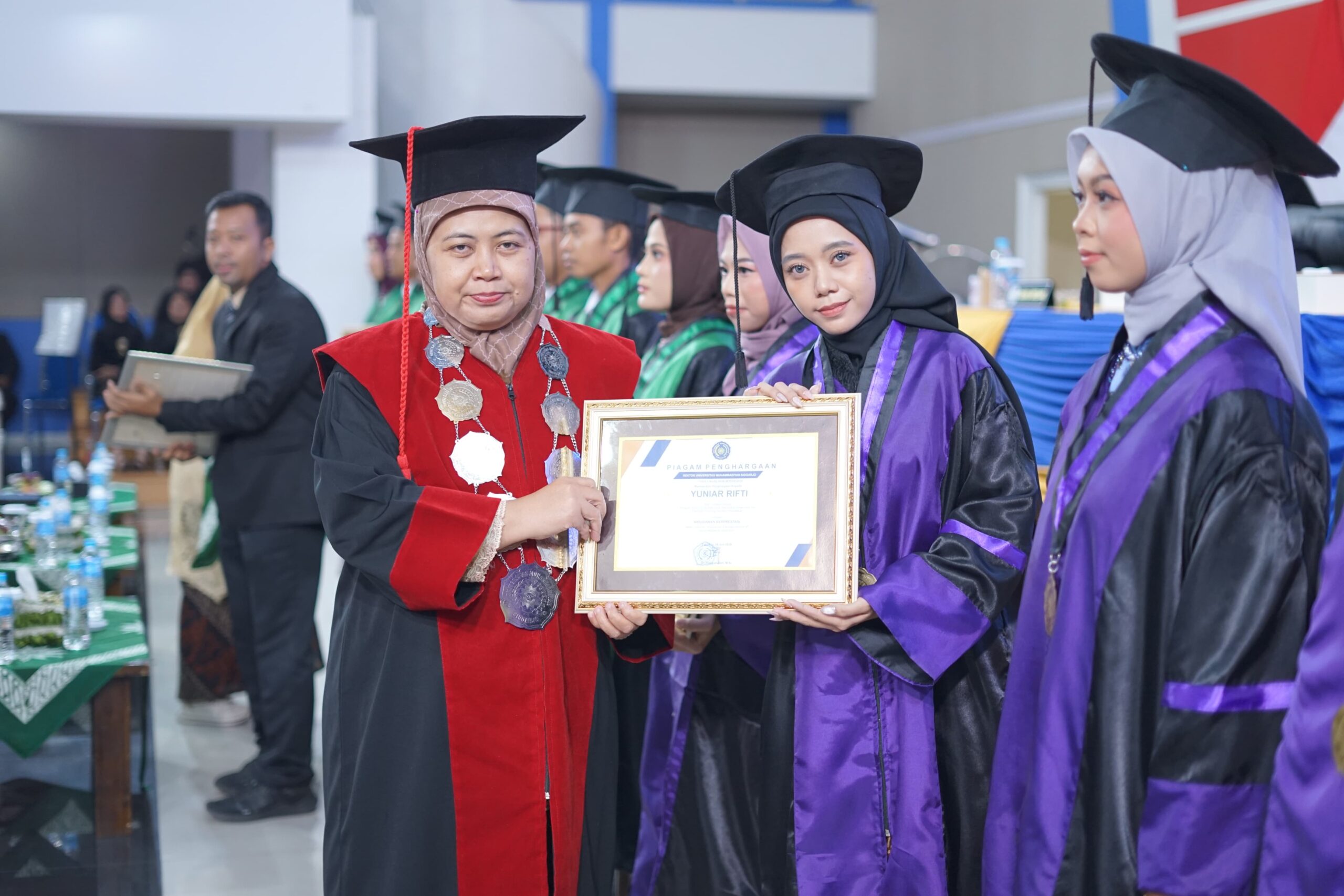 Wisudawan Berprestasi